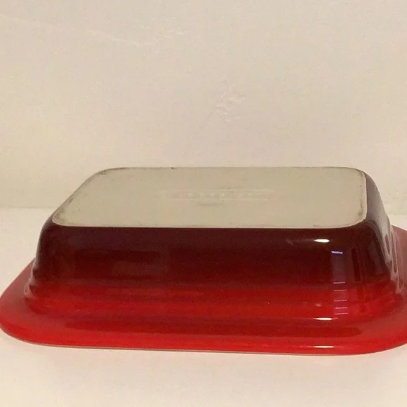Le Creuset Red Baking Dish - Picture 2 of 4